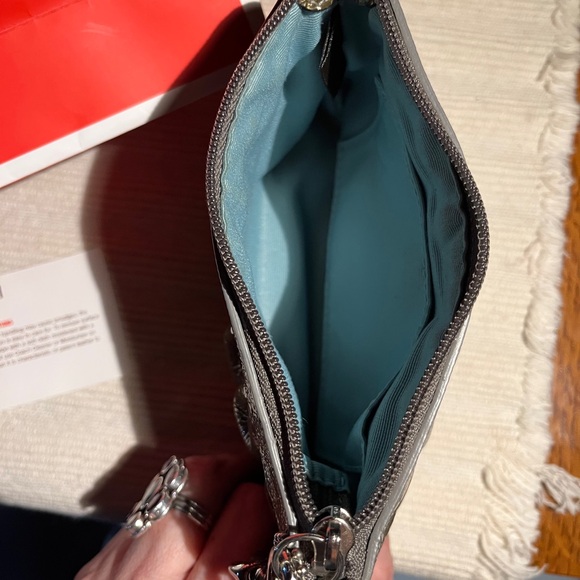🎉!LIKE NEW🎊 Beautiful, Coach, shiny wristlet! - Picture 9 of 15